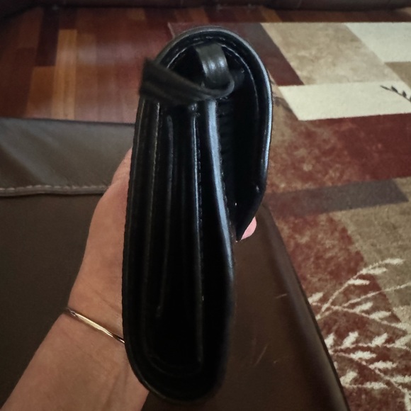 Authentic LV Epi Leather Wallet in excellent new condition. Used only once. - Picture 5 of 8